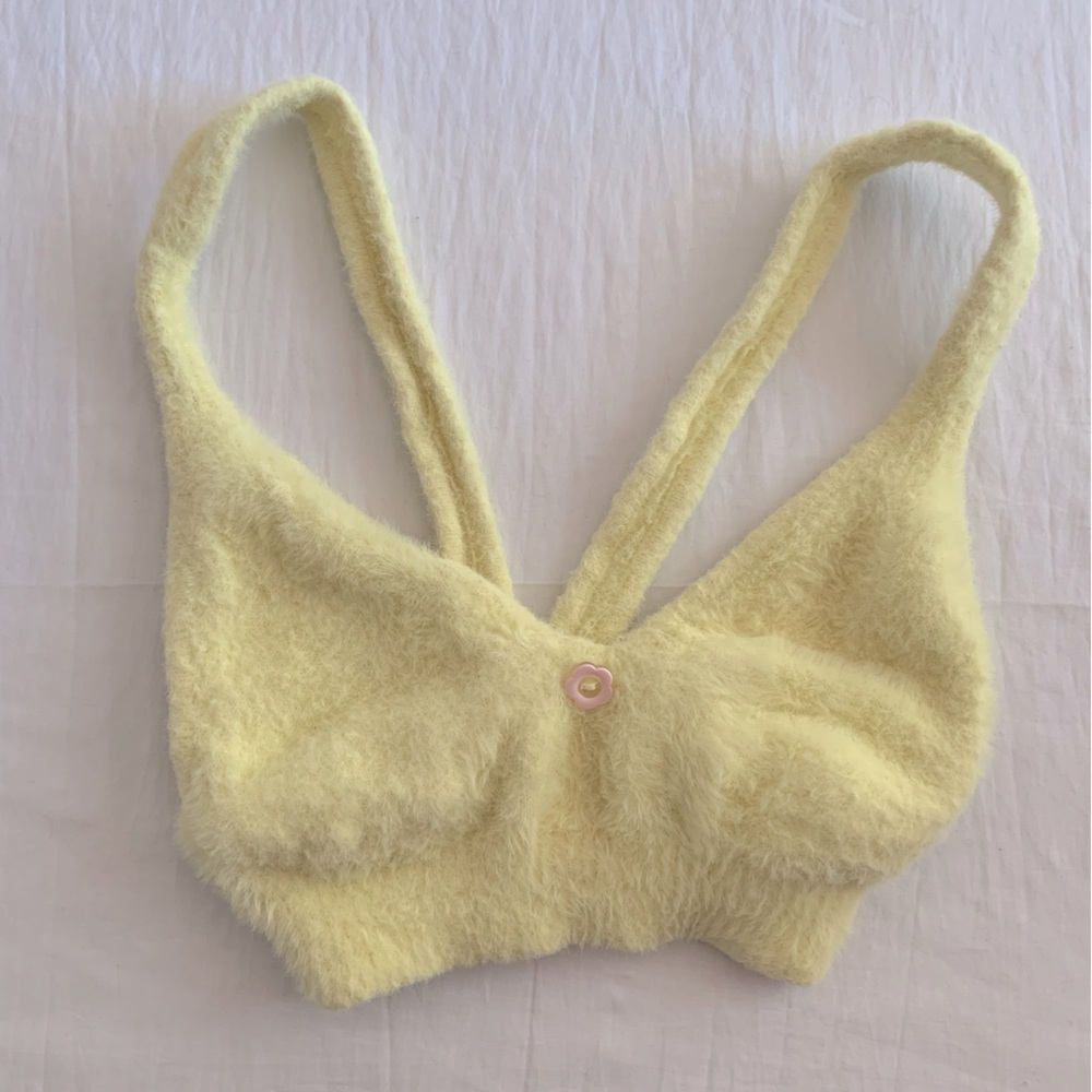 For love and lemons yellow top 🍋